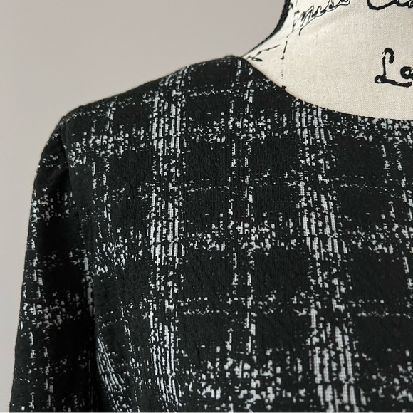 Maggie London textured knit printed midi dress 14 - Picture 3 of 7